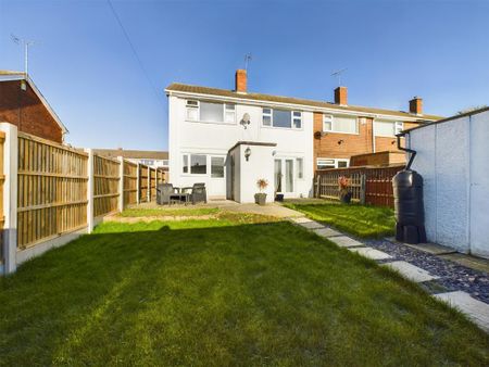 3 bedroom end of terrace house to rent - Photo 4