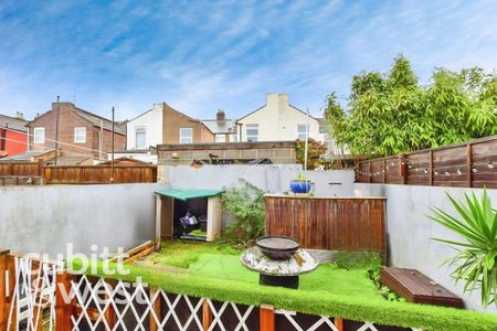 3 bedroom terraced house to rent - Photo 4