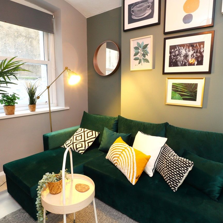 1 Bed Flat, Windsor Court, BN1 - Photo 1