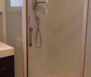 Charming 2BR Home - Photo 4