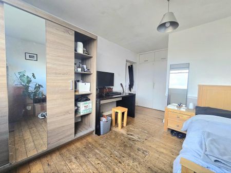 1 bedroom in a flat share to rent - Photo 3