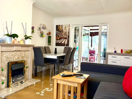 Almond Avenue , West Drayton - Photo 2