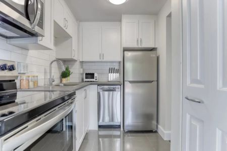 Laurentian - Photo 5