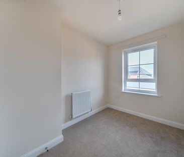 Ilex Drive, Tewkesbury, Gloucestershire - Photo 5