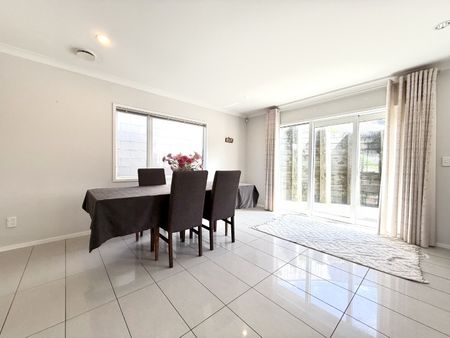 4 Bedroom Home in Newlands - Photo 4