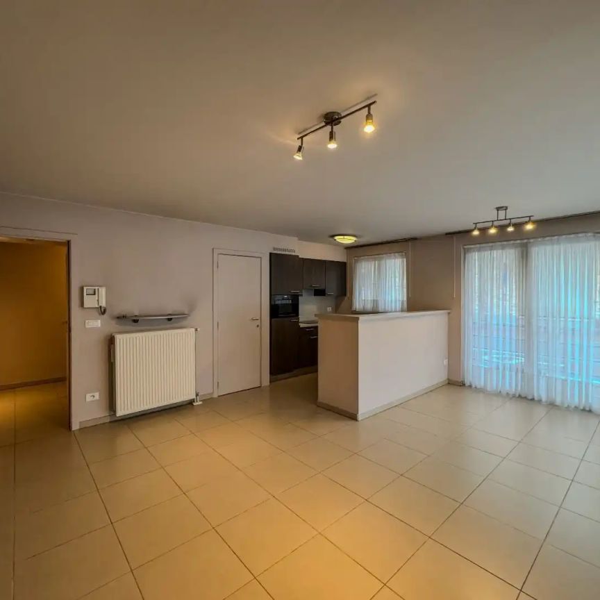 Gelijkvloers appartement met 2 slaapkamers in het centrum. - Foto 1