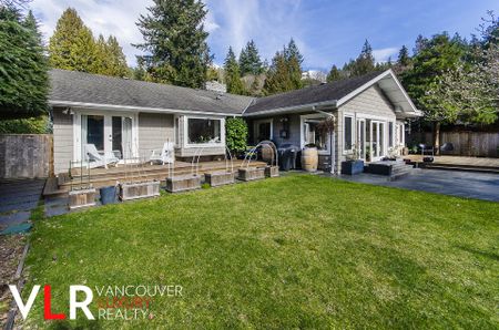 House in West Vancouver, BC - Photo 4