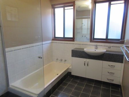 NEAT AND TIDY HOME IN WEST BUSSELTON - Photo 3