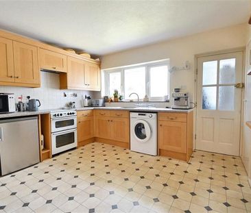 4 bedroom detached house to rent - Photo 1