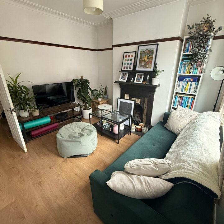 2 Bed Terraced House, Sheffield, S8 - Photo 1