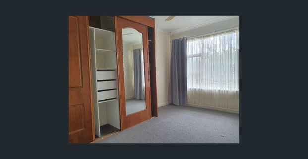 A NEAT & TIDY 3 BEDROOM HOME PLUS Rumpus / Studio Room work from home - Photo 1