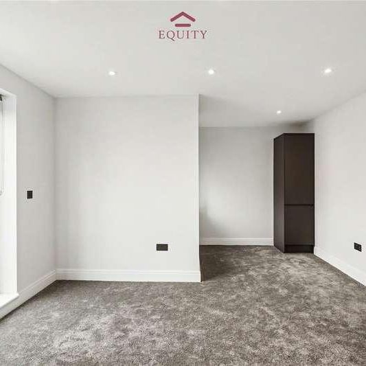 Bullsmoor Lane, Enfield, EN3 - Photo 1