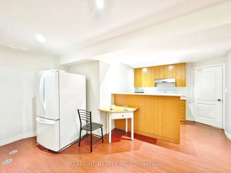 Detached Home For Lease | N9234064 - Photo 5