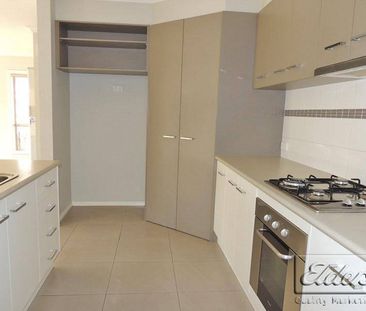 Well maintained two bedroom unit in a prime location - Photo 4