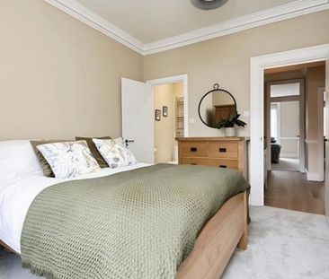 A beautifully presented furnished two-bedroom flat on sought-after ... - Photo 5