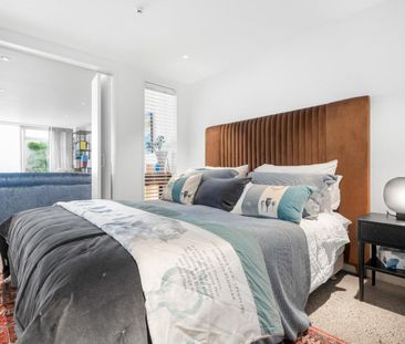 Immaculately Renovated Garden Apartment - Photo 5