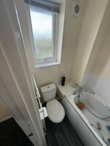 2 bedroom semi-detached house to rent - Photo 5