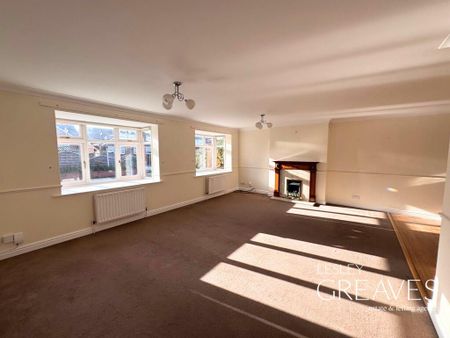 3 bedroom detached bungalow to rent - Photo 2