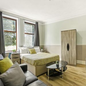 Flat 6, 223 HYDE PARK ROAD Leeds - LS6 1AH - Photo 2