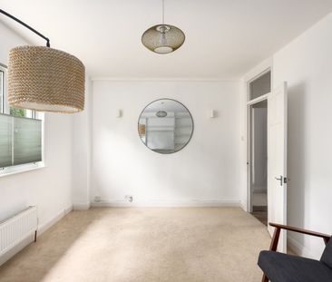 2 Bed Flat, Mundania Court, SE22 - Photo 1