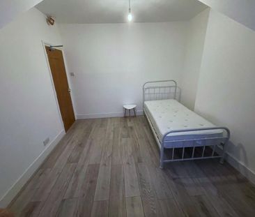 1 bedroom in a flat share to rent - Photo 1