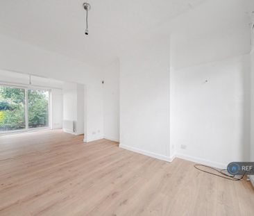 3 bedroom end of terrace house to rent - Photo 2