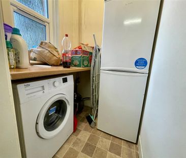 4 bedroom semi-detached house to rent - Photo 3