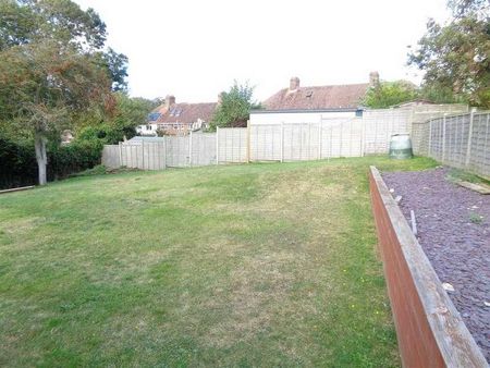 Upper Chyngton Gardens, Seaford, BN25 - Photo 5