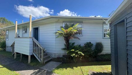 A home on 1/4 acre in the centre of Riverhead - Photo 3