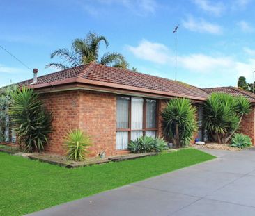 THREE BEDROOMS IN FANTASTIC LOCATION - Photo 3