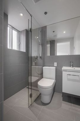 25 Avenue des Pins O, Montréal, QC - Photo 1