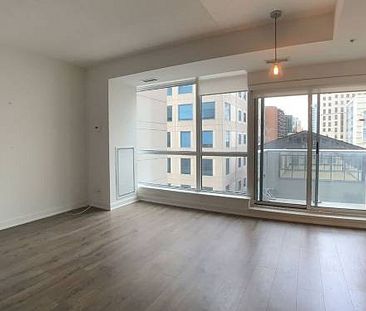 STUDIO ON RICHMOND: 1 + DEN CONDO W/PARKING & LOCKER INCL. - Photo 1