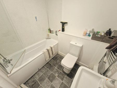 2 bedroom flat to rent - Photo 4