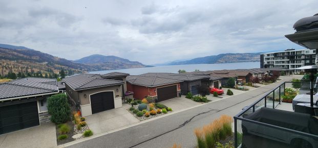 4 bed 3 bath home with Lake view in Harbor Ridge - Photo 1