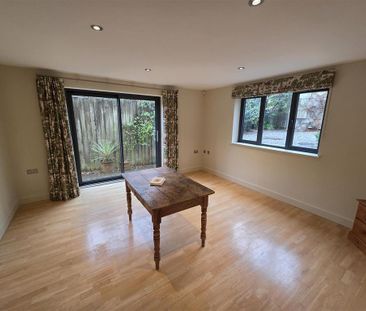 5 bedroom detached house to rent - Photo 4