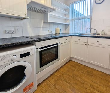 High Road, SO16 - Photo 1