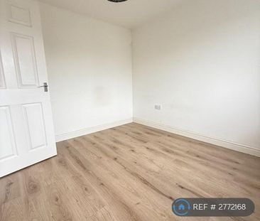 4 bedroom semi-detached house to rent - Photo 1