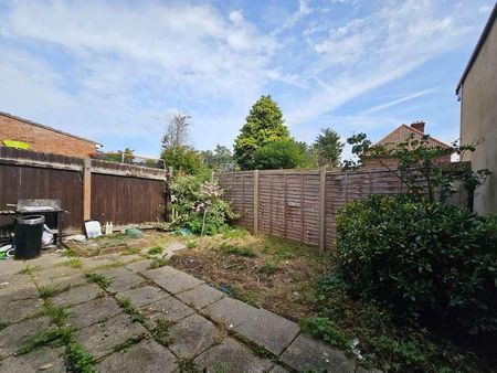 Westrow Drive, Barking, IG11 - Photo 5
