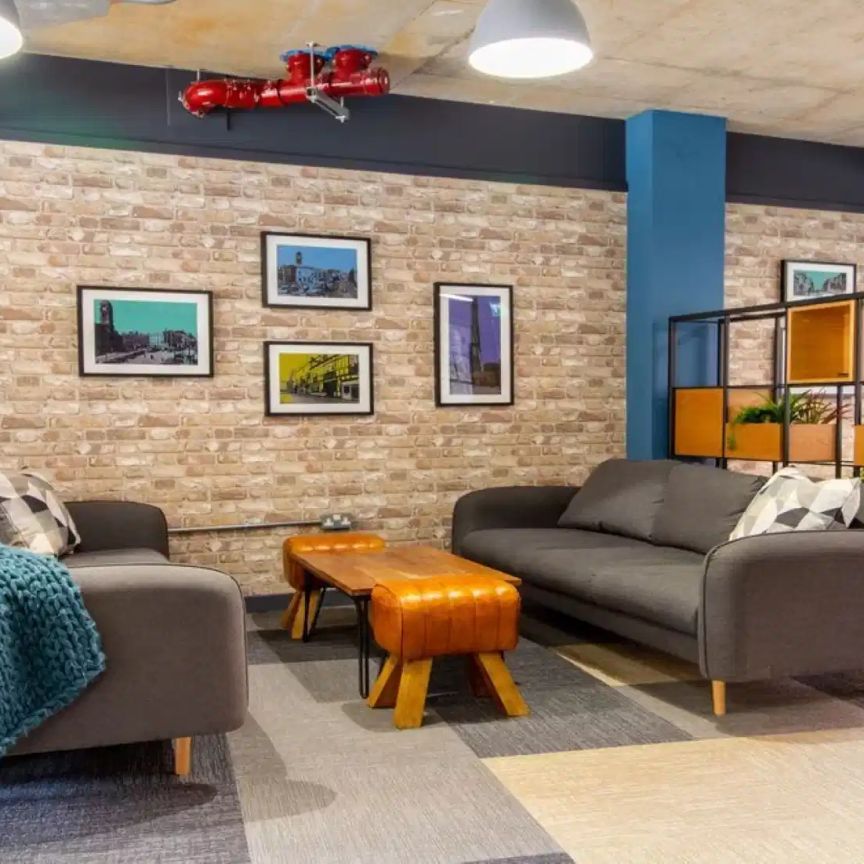 Large Classic Ensuite - Photo 1