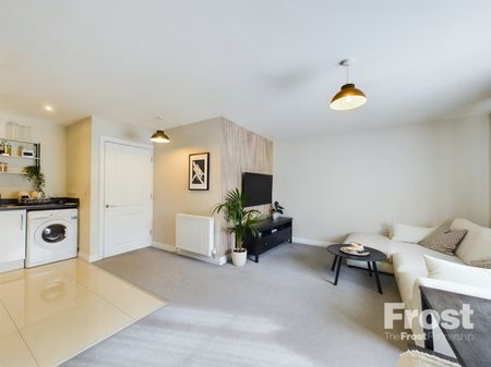 Hanover Close, Ashford, Surrey,TW15 - Photo 3