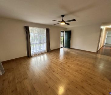 Established 3 Bedroom Family Home – Includes Garden/Lawn Maintenance - Photo 3