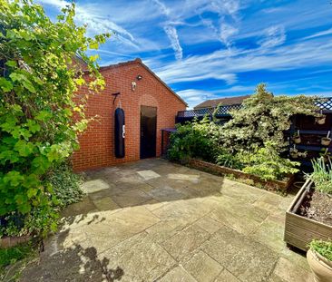 Christopher Close, Peterborough - Photo 1