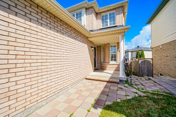 For Lease - 211 Andona Crescent Unit# Main Floor, Toronto, Ontario - Photo 1