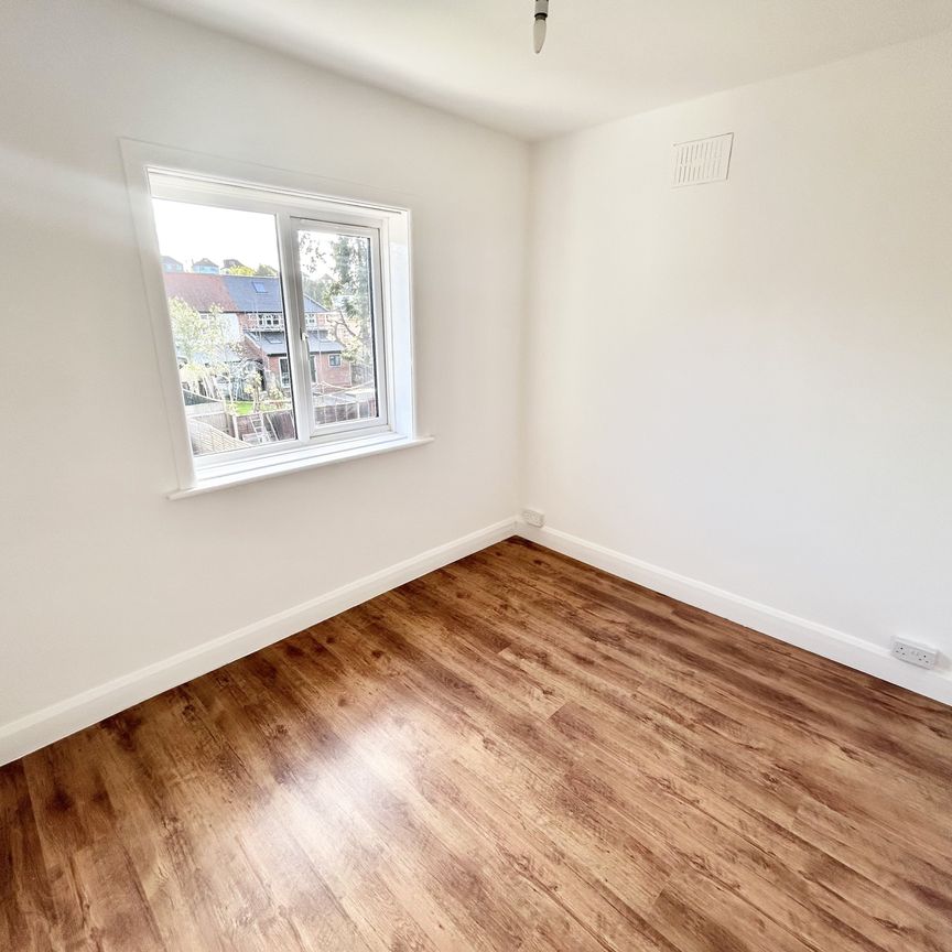 Bitterne Road West, Southampton - Photo 1