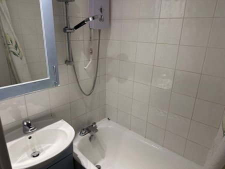 Studio Flat, Queen's Gate Gardens, SW7 - Photo 5