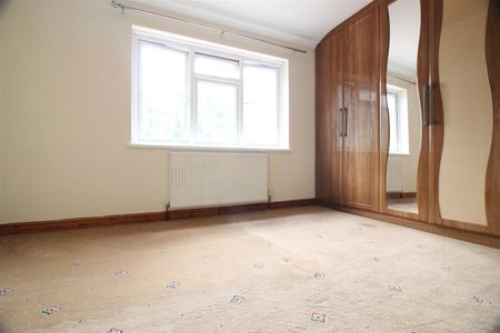 Fern Lane, Hounslow - Photo 3