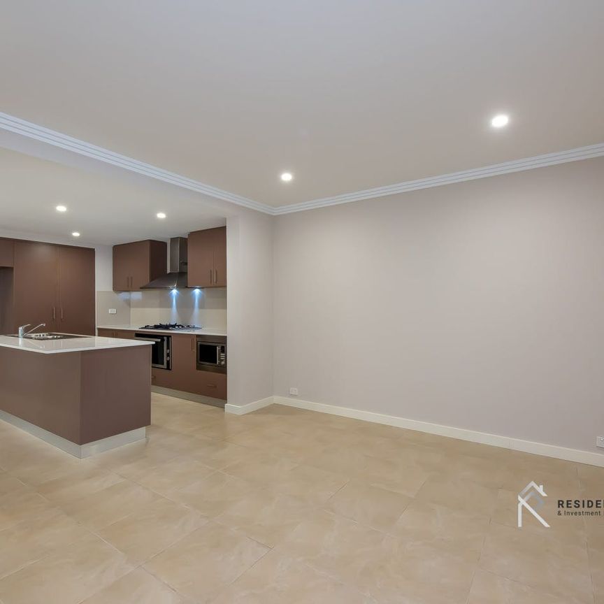 Large well presented townhouse - Photo 1