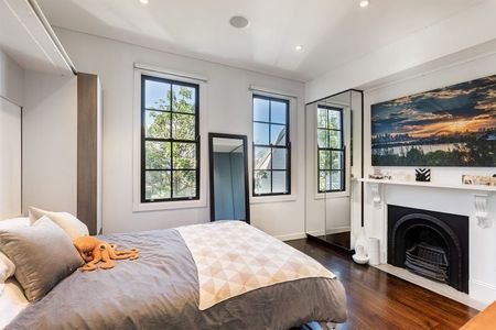 Elegant Fully Furnished Terrace with Rooftop Spa in the Heart of Darlinghurst - Photo 3