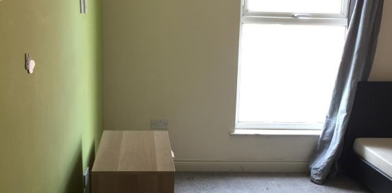 WF6, Normanton - Photo 2