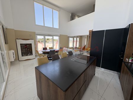 Location Appartement 4 pièces 100m² MARSEILLE 12ème - Photo 2
